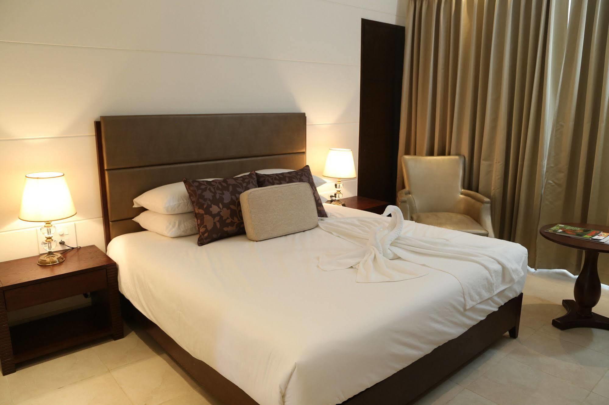 Lemon Tree Hotel Кандолим Экстерьер фото