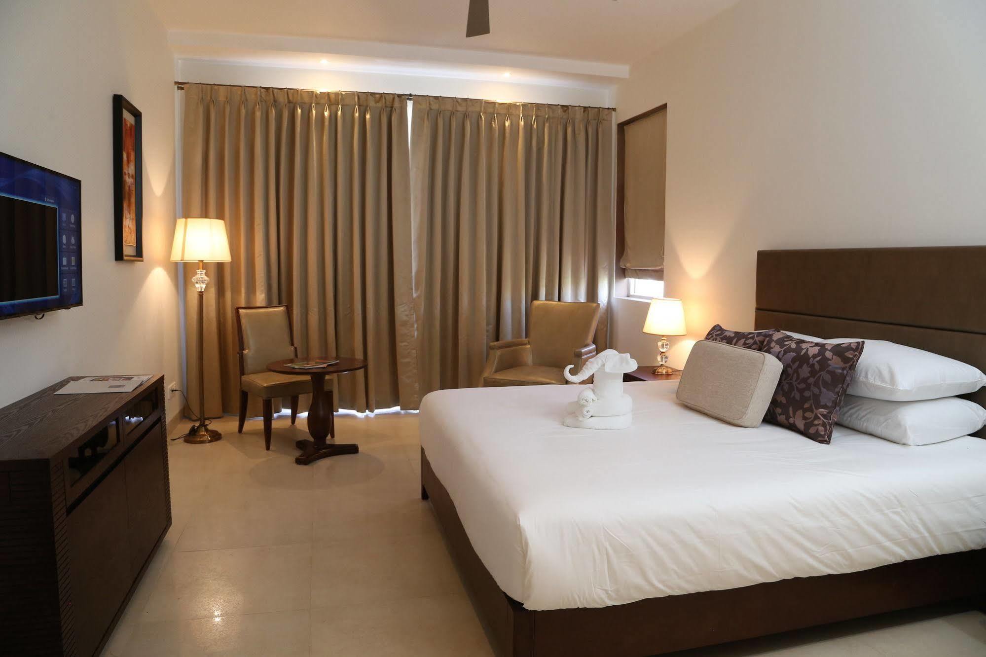 Lemon Tree Hotel Кандолим Экстерьер фото
