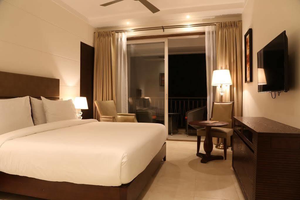 Lemon Tree Hotel Кандолим Экстерьер фото