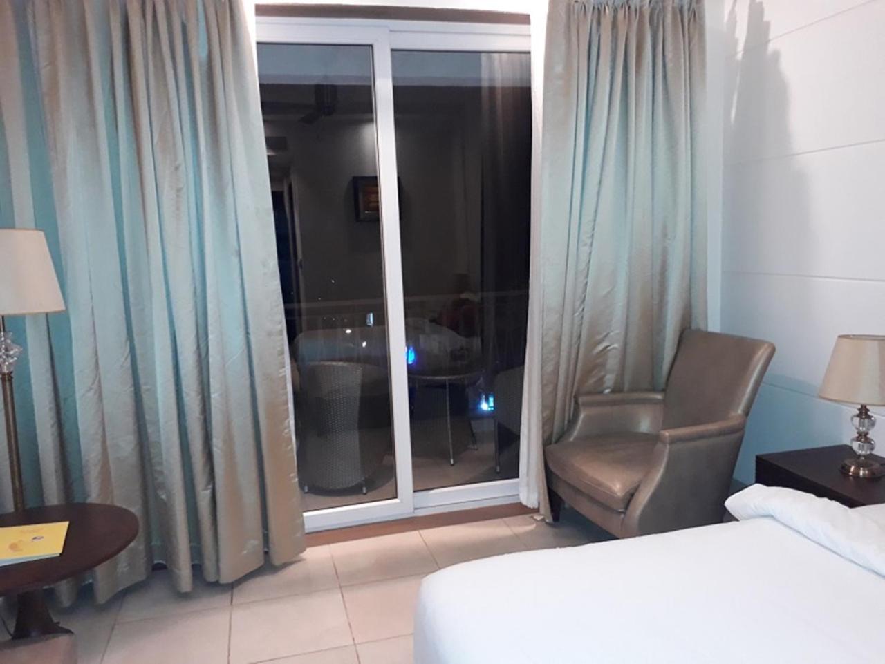 Lemon Tree Hotel Кандолим Экстерьер фото