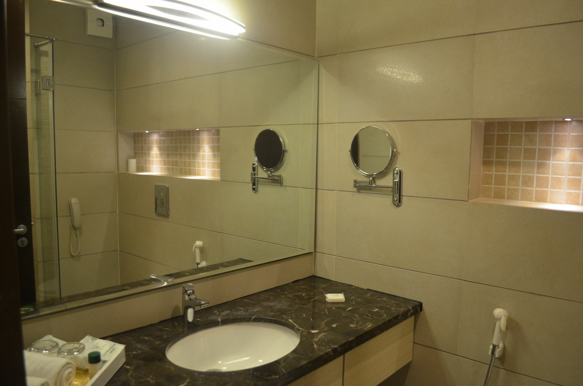 Lemon Tree Hotel Кандолим Экстерьер фото