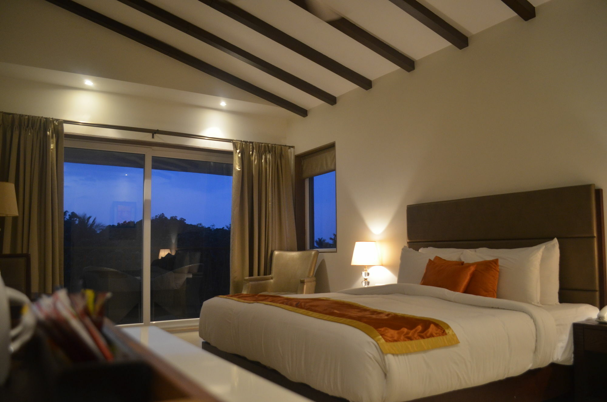 Lemon Tree Hotel Кандолим Экстерьер фото