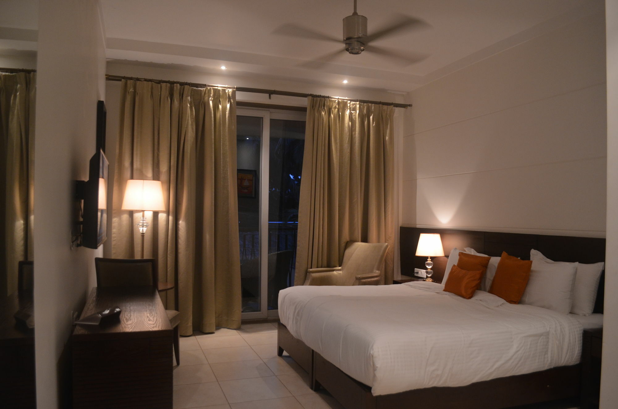 Lemon Tree Hotel Кандолим Экстерьер фото