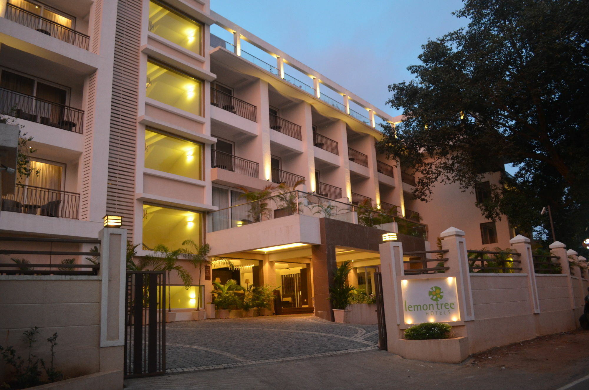 Lemon Tree Hotel Кандолим Экстерьер фото